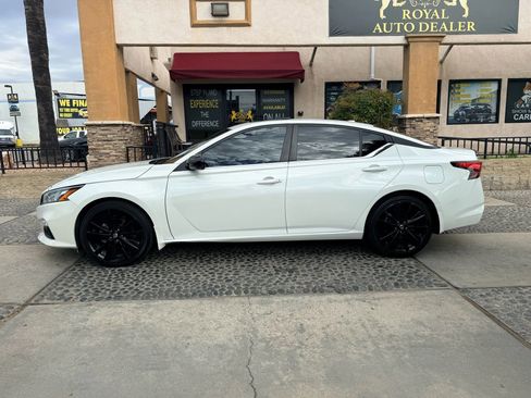 Used 2022 Nissan Altima 2.5 SR w/ Midnight Edition Package image 9