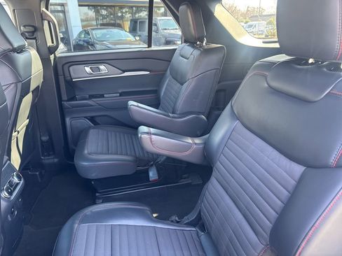 Used 2025 Ford Explorer ST-Line image 27