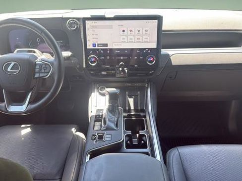 Used 2024 Lexus GX 550 AWD/4WD image 8
