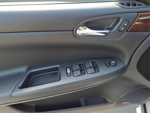 Used 2010 Chevrolet Impala LT w/ Luxury Edition Package FWD image 8