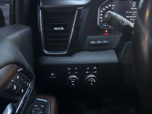 Used 2024 GMC Sierra 3500 Denali Ultimate image 19