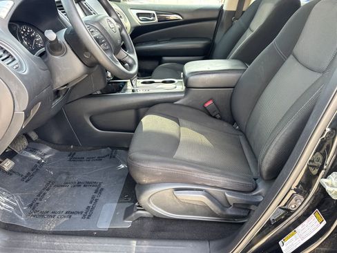 Used 2020 Nissan Pathfinder S image 9