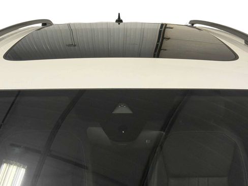 Certified 2023 Volkswagen Tiguan SE R-Line AWD/4WD image 15