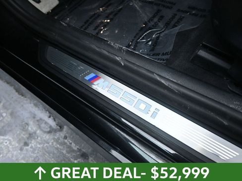 Used 2022 BMW M550i xDrive M550i xDrive w/ Premium Package image 31