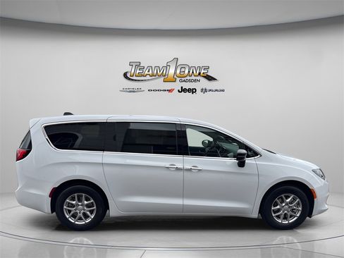 New 2026 Chrysler Voyager LX image 9