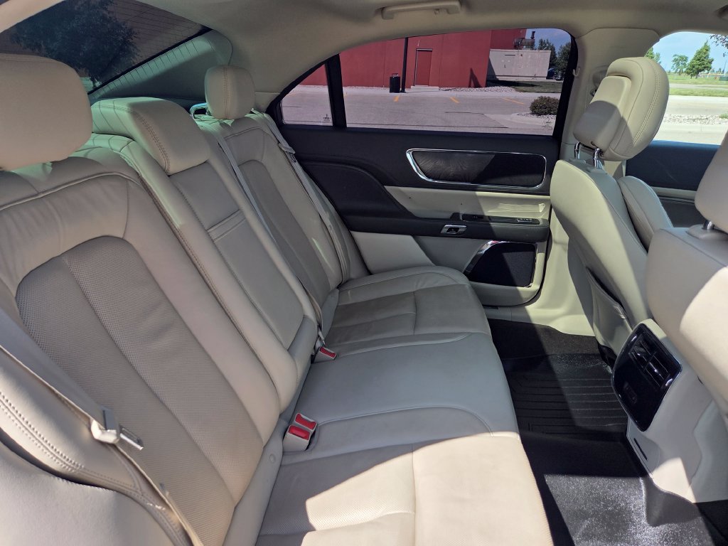 Used 2019 Lincoln Continental Select w/ Continental Climate Package AWD/4WD image 39