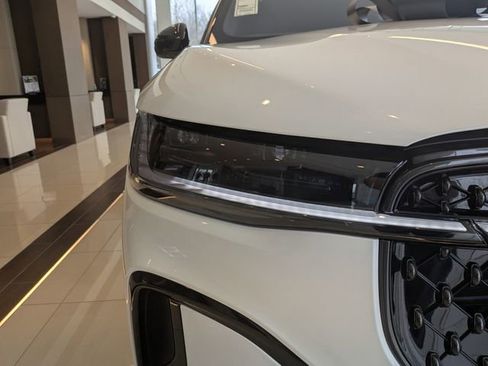 New 2026 Lincoln Nautilus Reserve image 9