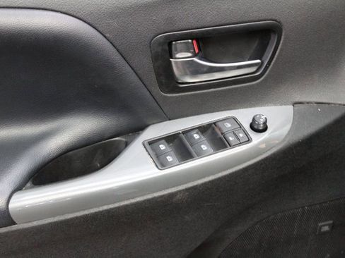 Used 2020 Toyota Sienna SE image 13