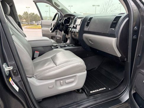Used 2019 Toyota Sequoia Limited w/ Safety & Convenience Package AWD/4WD image 25