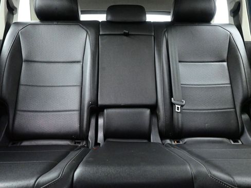 Used 2020 Volkswagen Tiguan SE image 14