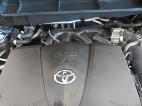 Used 2020 Toyota Highlander XLE FWD image 61