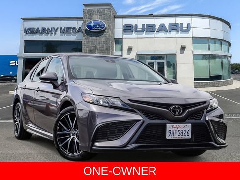 Used 2023 Toyota Camry SE FWD image 1