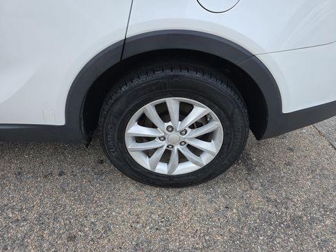 Used 2016 Kia Sorento LX image 36