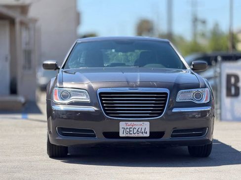 Used 2014 Chrysler 300 RWD image 4