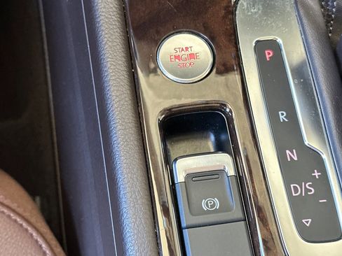 Used 2013 Volkswagen Touareg Executive AWD/4WD image 33