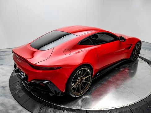 Used 2019 Aston Martin V8 Vantage Coupe image 17