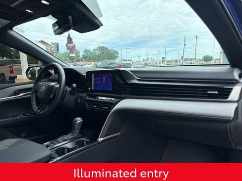 Used 2025 Toyota Camry SE w/ Convenience Package FWD image 19