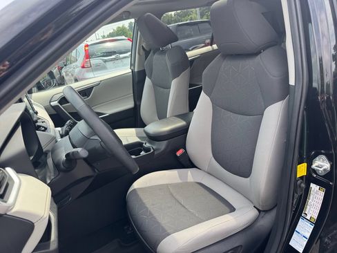 Used 2020 Toyota RAV4 XLE w/ Convenience Package AWD/4WD image 17