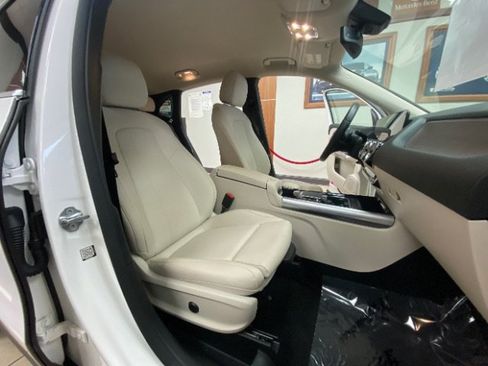 Used 2023 Mercedes-Benz GLA 250 4MATIC w/ Premium Package image 13