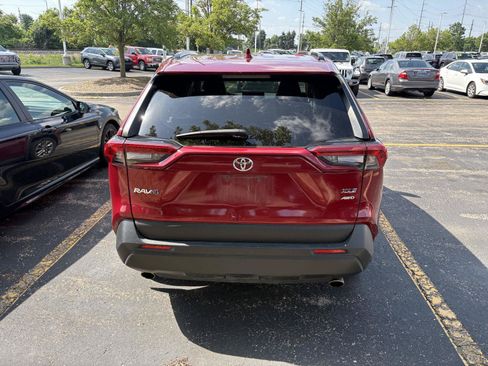 Used 2019 Toyota RAV4 XLE Premium w/ Cold Weather Package AWD/4WD image 5