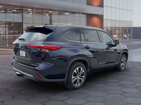 Used 2021 Toyota Highlander XLE image 12