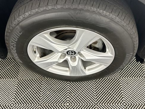 Used 2023 Toyota Highlander LE image 11