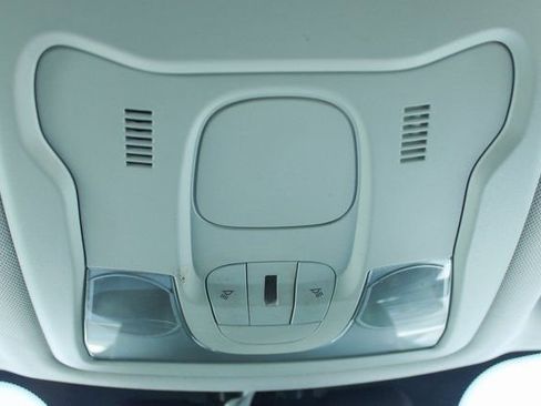 Used 2016 Jeep Renegade Latitude w/ Cold Weather Group image 28