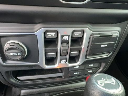 Used 2018 Jeep Wrangler Unlimited Sport S image 15