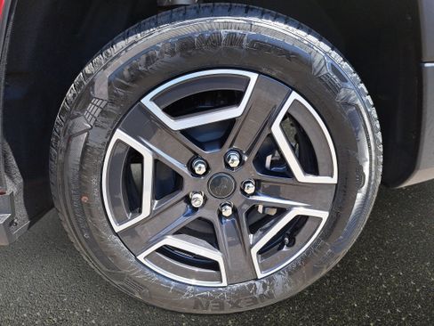 New 2026 Jeep Cherokee Laredo AWD/4WD image 29