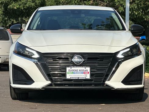 Used 2025 Nissan Altima 2.5 SV FWD image 10