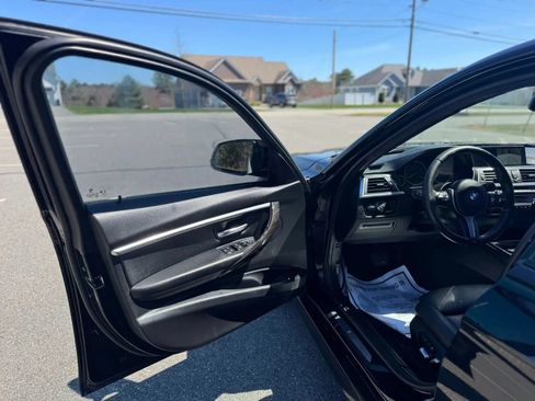 Used 2018 BMW 330i xDrive Sedan AWD/4WD image 9