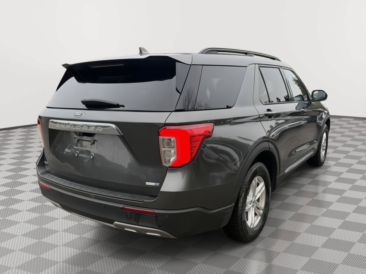 Used 2020 Ford Explorer XLT w/ Equipment Group 202A AWD/4WD image 7