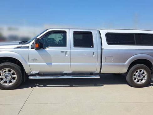 Used 2016 Ford F250 Lariat w/ Lariat Ultimate Package AWD/4WD image 2