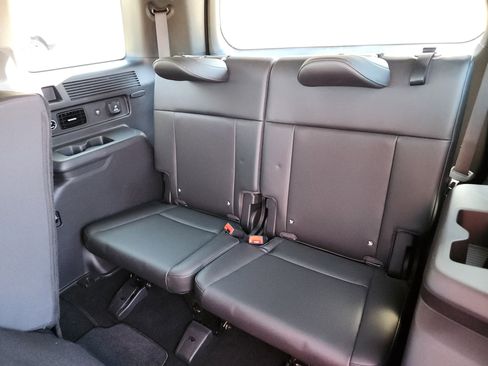 Certified 2024 Hyundai Santa Fe Limited image 11