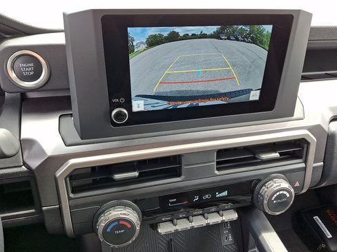Used 2025 Toyota 4Runner SR5 AWD/4WD image 15