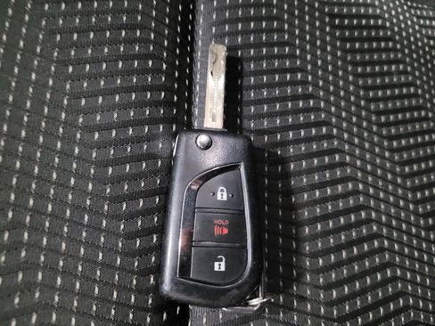 Used 2017 Toyota Corolla iM image 32