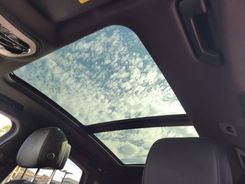 Used 2025 Porsche Macan image 27