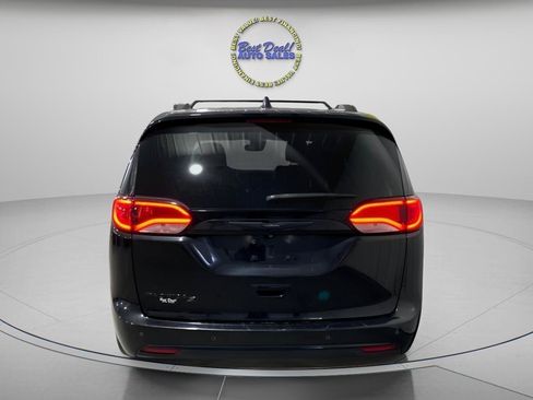 Used 2019 Chrysler Pacifica Touring-L w/ Advanced Safetytec Group FWD image 4