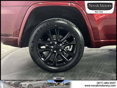 Used 2022 Jeep Grand Cherokee Laredo X image 9