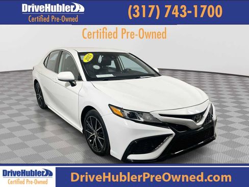 Used 2021 Toyota Camry SE image 1
