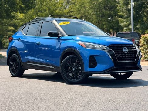 Used 2023 Nissan Kicks SR w/ SR Premium Package FWD image 2