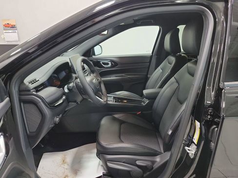 New 2026 Jeep Compass Latitude image 9