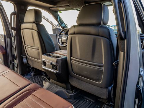 Used 2025 GMC Sierra 2500 Denali Ultimate image 32