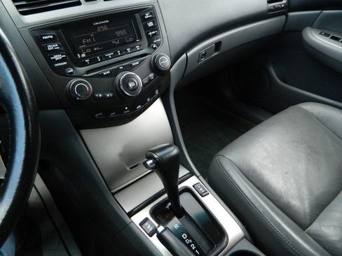 Used 2004 Honda Accord EX image 19