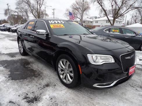 Used 2018 Chrysler 300 Limited image 3