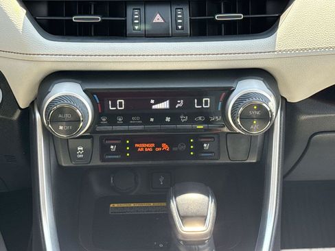 Used 2020 Toyota RAV4 Limited AWD/4WD image 28