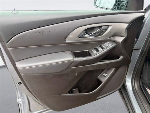 Used 2020 Chevrolet Traverse LT image 20