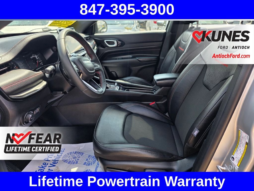 Used 2025 Jeep Compass Trailhawk AWD/4WD image 22