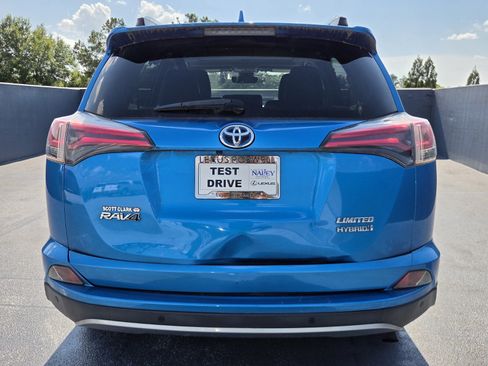 Used 2017 Toyota RAV4 Limited AWD/4WD image 4