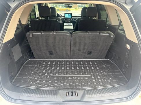 Used 2023 Lincoln Aviator AWD w/ Premium Package image 39